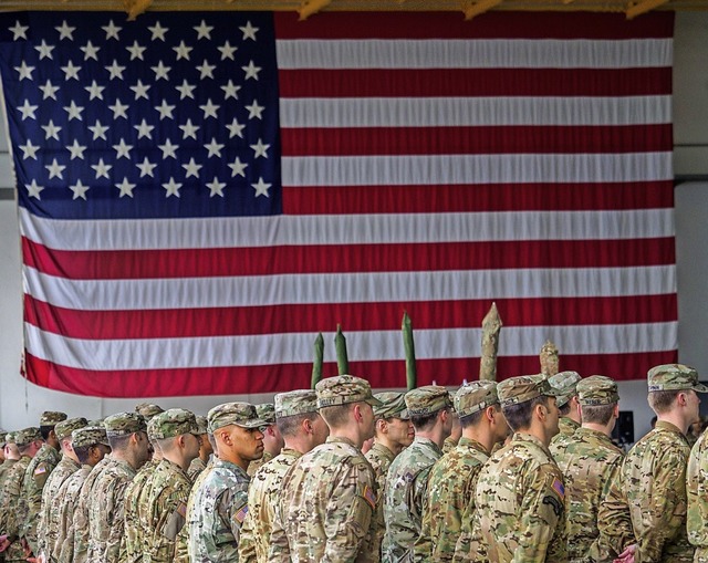 Amerikanische Soldaten in Bayern bei einer Zeremonie  | Foto: Nicolas Armer (dpa)