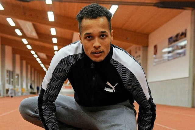 Milo Skupin-Alfa beim Stretching.  | Foto: Pressebro Schaller