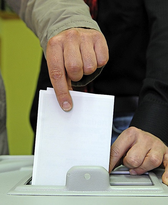 Stimmabgabe an der Wahlurne  | Foto: Uwe Zucchi