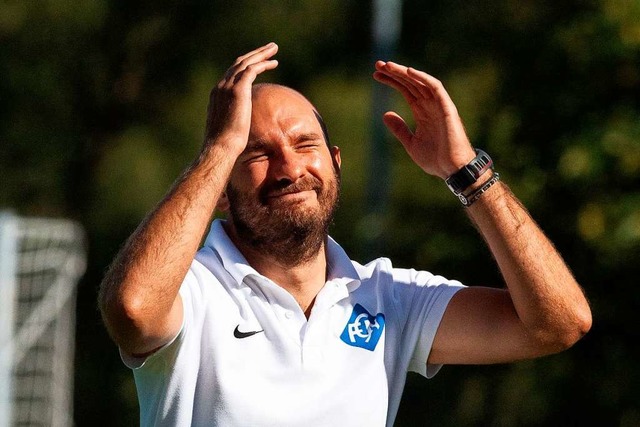 Hat als Fuballer und Trainer schon vi... verzweifelnder Coach des FC Neustadt.  | Foto: Wolfgang Scheu