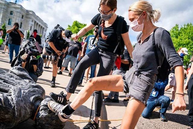 Helden oder Rassisten? Amerikaner strzen Statuen von ihren Sockeln