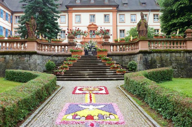 Blumenteppiche schmcken die Anlage von St. Trudpert.  | Foto: Eberhard Gro