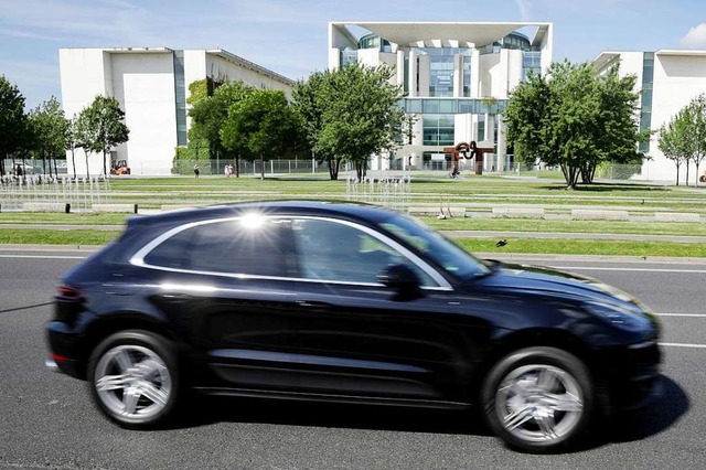 Die neue Steuer soll einen Anreiz gebe...n umweltfreundlicheres Auto zu whlen.  | Foto: Kay Nietfeld (dpa)