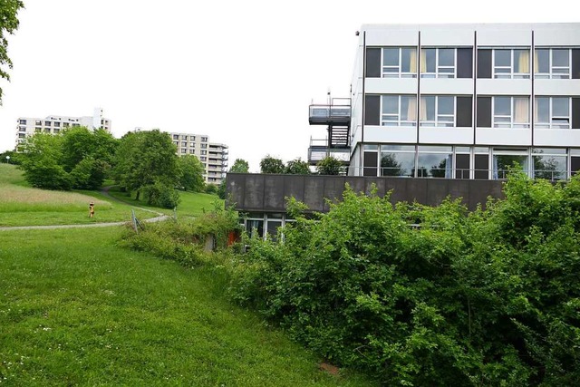 Das Rehaklinikum (Hintergrund) liegt i...n Neubau fr die Rehaklinik entstehen.  | Foto: Axel Kremp