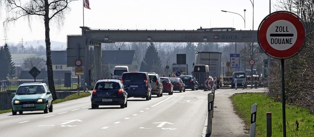 Staut sich der Verkehr mit Schweizer E...vor Corona? Keiner wagt eine Prognose.  | Foto: Peter Rosa