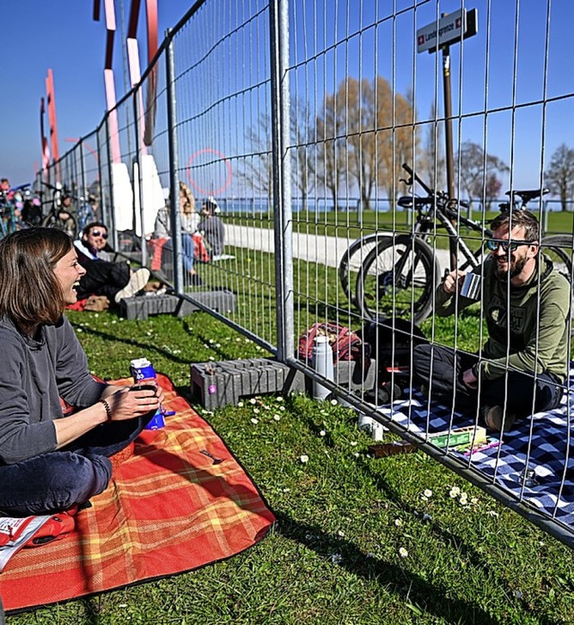 Der Grenzzaun zwischen Konstanz und Kreuzlingen im April  | Foto: Felix Kstle