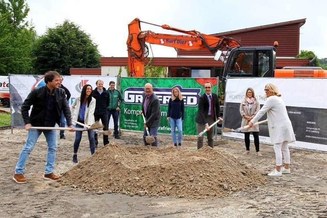 Festhalle, Ortschaftsamt und Kindergarten in einem Gebudekomplex