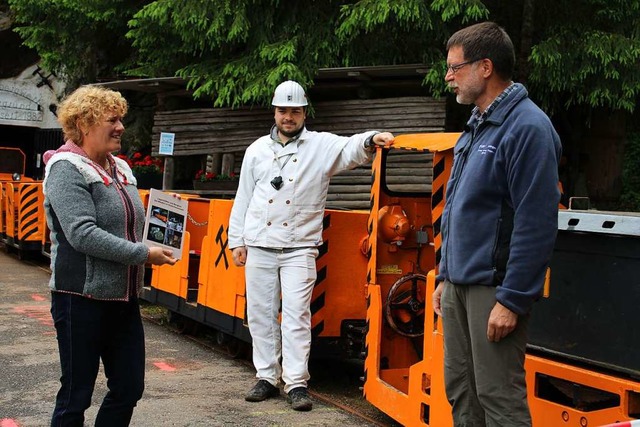 Brgermeisterin Annette Franz nimmt da...e  des Bergmannsvereins Clemens Jger.  | Foto: Manuel Hunn