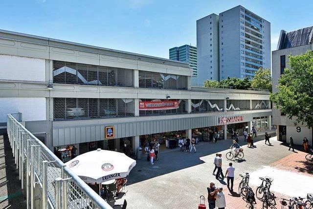 Auf einem Parkdeck in Freiburg-Weingarten werden 47 Wohnungen gebaut