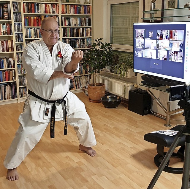 Karatemeister Karl-Hans Knig beim Training via Videokonferenz  | Foto: Fudokan Karate Dojo Tunsel