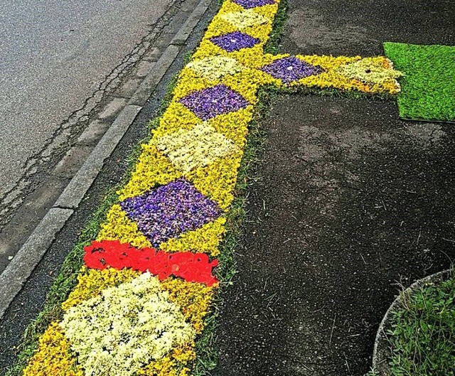 Ein Novum: Blumenteppich in &#8222;de Vorstadt usse&#8220; in Unadingen.  | Foto: Christa Maier