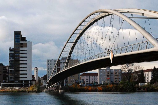 Die Dreilnderbrcke bei Weil am Rhein...inmal war: Eine Brcke, die verbindet.  | Foto: Thomas Loisl Mink