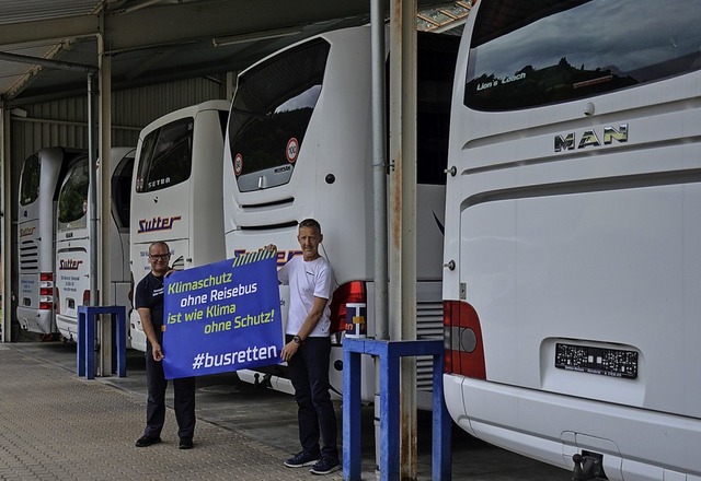 Fahrer von Busreisen Sutter in Mnster...uf die Fahrt zur Demo nach Berlin vor.  | Foto: Gabriele Hennicke