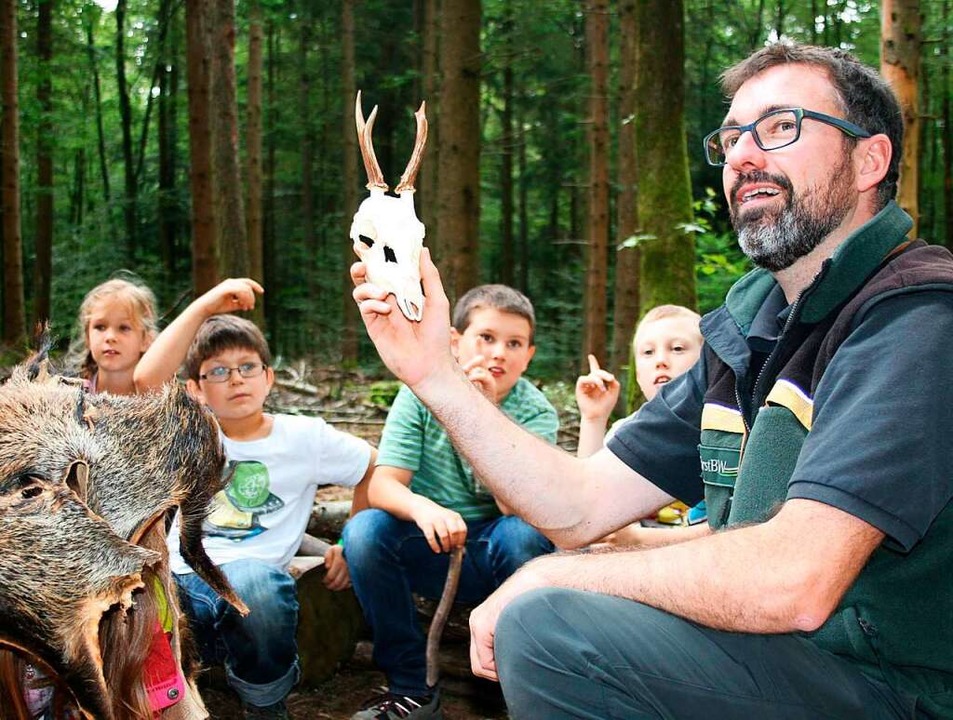 Die Waldwoche mit Frster Sven Hendrik... Rahmen des Kinderferienspa-Angebots.  | Foto: Ralph Lacher