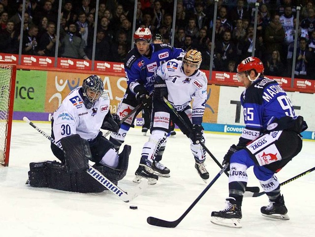 Kehrt Goalgetter Jamie MacQueen (rechts)zu den Schwenninger  Wild Wings zurck?  | Foto: Dieter Reinhardt