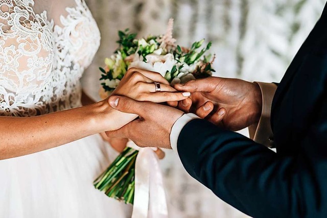 Nicht nur Braut und Brutigam leiden, ...on Hochzeiten leben, geht es schlecht.  | Foto: Viktar Vysotski  (stock.adobe.com)