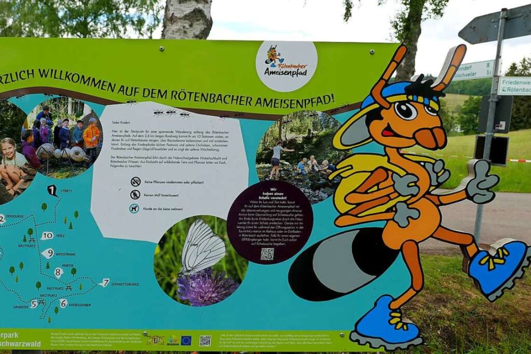 Das Startschild am Wanderparkplatz Hardt in Rtenbach zum Ameisenpfad mit Amina.  | Foto: Eva Korinth