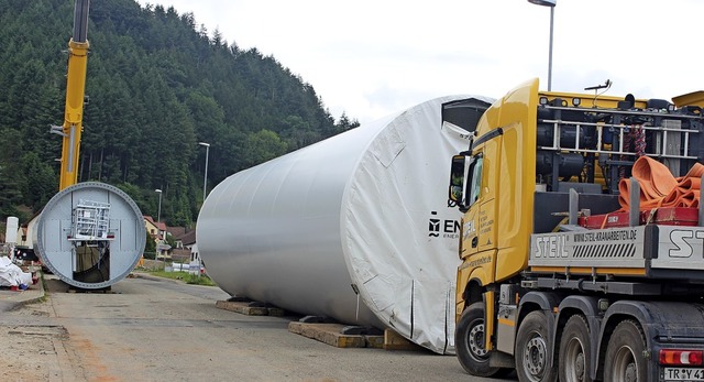 In Oberwinden stehen die zu transporti...01 heute und morgen ab 9 Uhr  meiden.   | Foto: Bernd Fackler