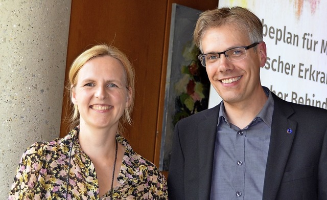 Stellten den &#8222;Teilhabeplan fr M... vor: Mirjam Schwab und Gerrit Grnes   | Foto: hr