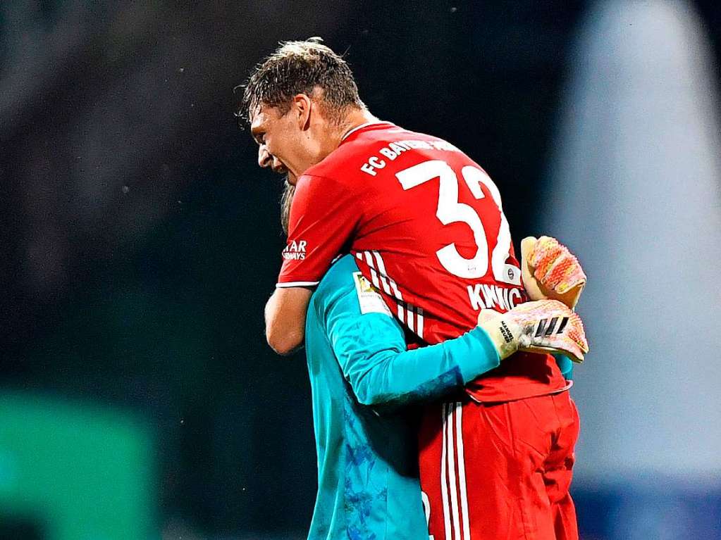 Joshua Kimmich und Manuel Neuer jubeln inniger.