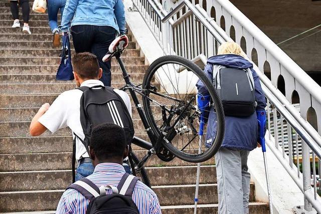 Seit Monaten zwingt ein kaputter Aufzug am Hauptbahnhof Freiburg zu Umwegen