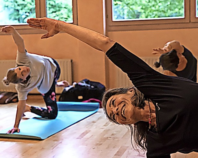 Auch  Yoga ist im Angebot.  | Foto: Herbert Weniger