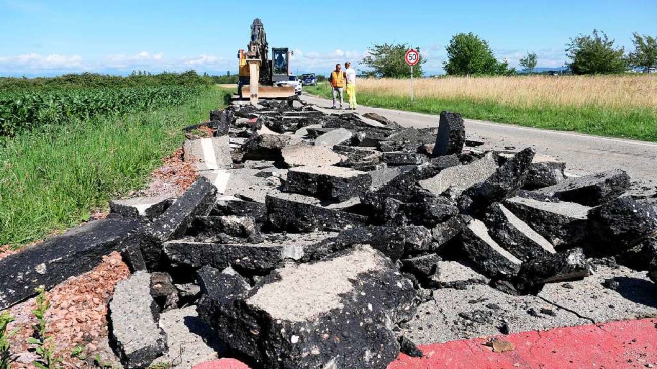 Der Abriss der bisherigen kleinen Verbindungsstrae hat bereits begonnen  | Foto: Hans-Peter Mller