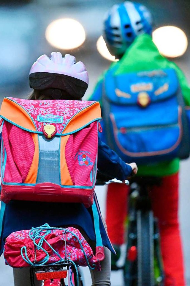 Die Polizei und die Verkehrswacht biet... Radfahrtraining fr Viertklssler an.  | Foto: Ralf Hirschberger