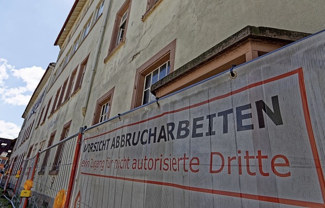 Der Abriss der Alten Lederfabrik in de...m Donnerstag schon hrbar gearbeitet.   | Foto: Martin Wendel