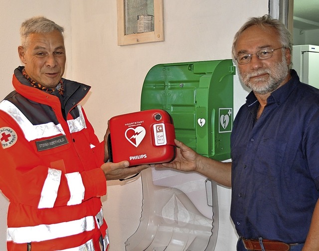 Stefan Berthold (links) vom DRK Staufe...s Brgervereins Grunern, Achim Breit.   | Foto: Rainer Ruther