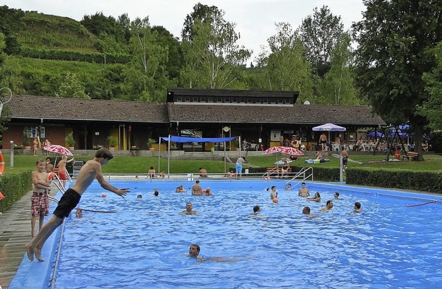 Wasserratten drfen sich freuen: In zw... soll das Vogtsburger Freibad ffnen.   | Foto: Elisabeth Saller