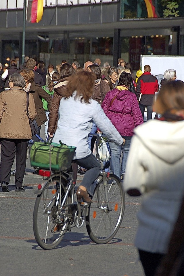 Manchmal wird es eng fr Radfahrer in Lrrachs Fugngerzone.  | Foto: Martin Pfefferle