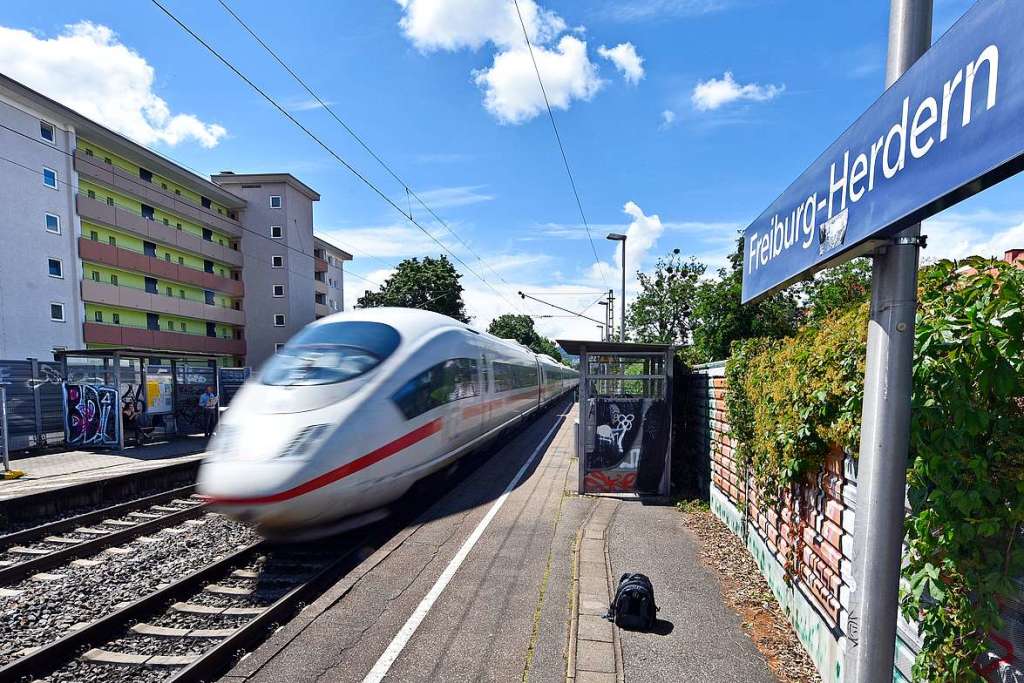 Pendler in Freiburg wollen nach Fahrplanwechsel der Bahn