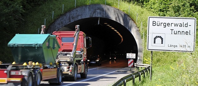 Der Brgerwaldtunnel in Tiengen entspr...hen Fluchtstollen ausgerstet werden.   | Foto: Juliane Schlichter