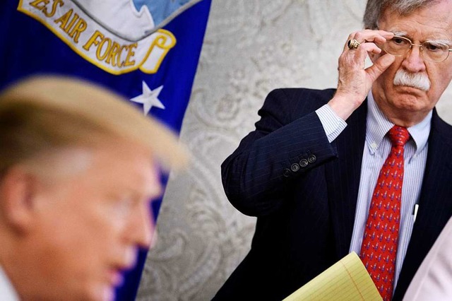 John Bolton und US-Prsident Donald Trump  | Foto: BRENDAN SMIALOWSKI (AFP)