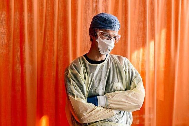 Pfleger und Fotograf – Lörracher hält die Pandemie im Unispital fest
