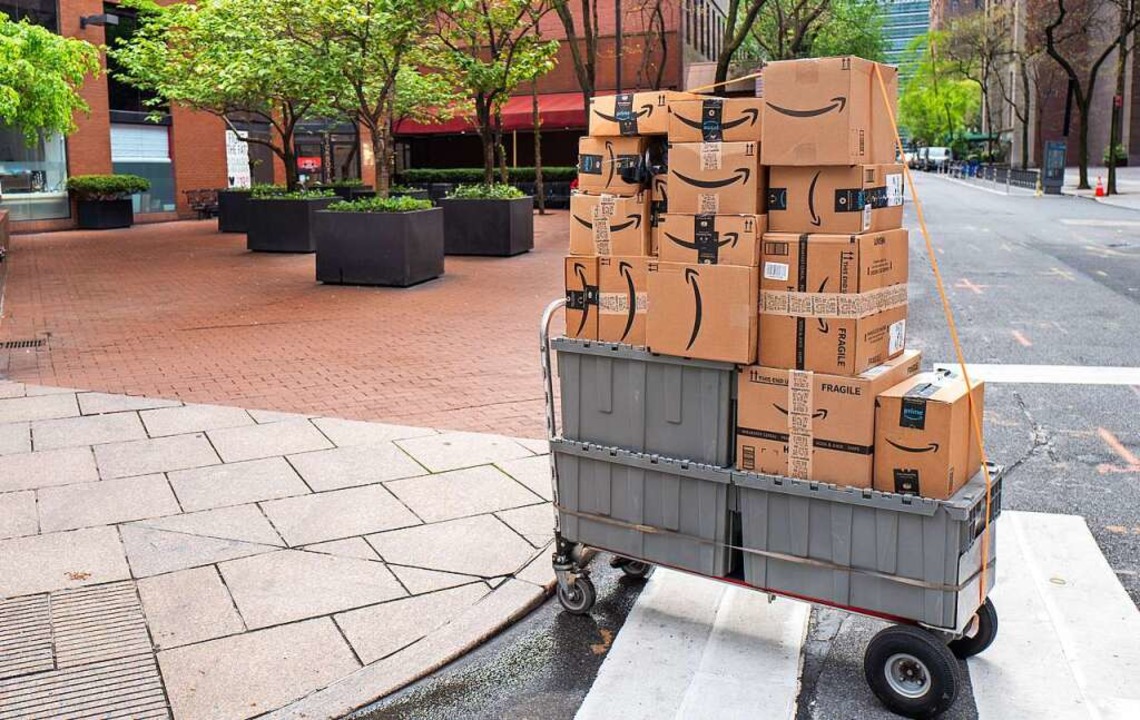 Stapelweise Amazon-Pakete: Deutschland... Auslandsmarkt für das US-Unternehmen.  | Foto: Kathy Krinke