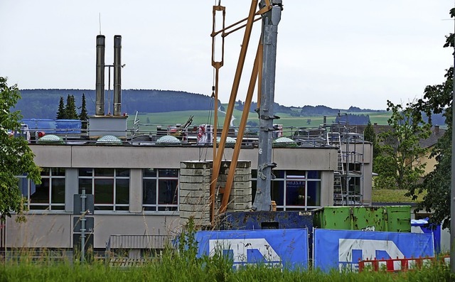 Der undichte Teil des Schulflachdaches wird derzeit saniert.   | Foto: Juliane Khnemund