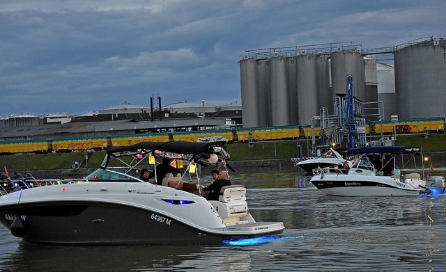 Die Lampionfahrt gehrt fest zum Jahreskalender des Yachtclubs.   | Foto: Heinz und Monika Vollmar