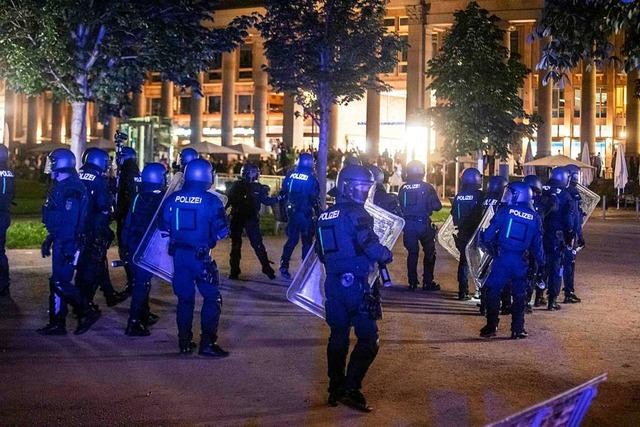 Der Polizeieinsatz in Stuttgart  | Foto: Simon Adomat (dpa)