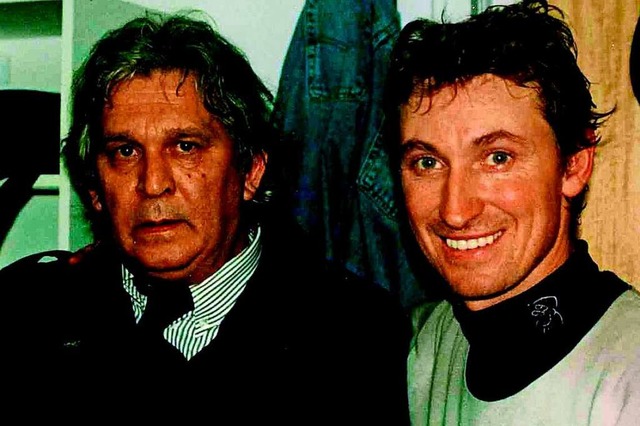 NHL-Superstar Wayne Gretzky (rechts) n...maligen EHC-Chef Georg-Heinrich Kouba.  | Foto: Markus Hofmann
