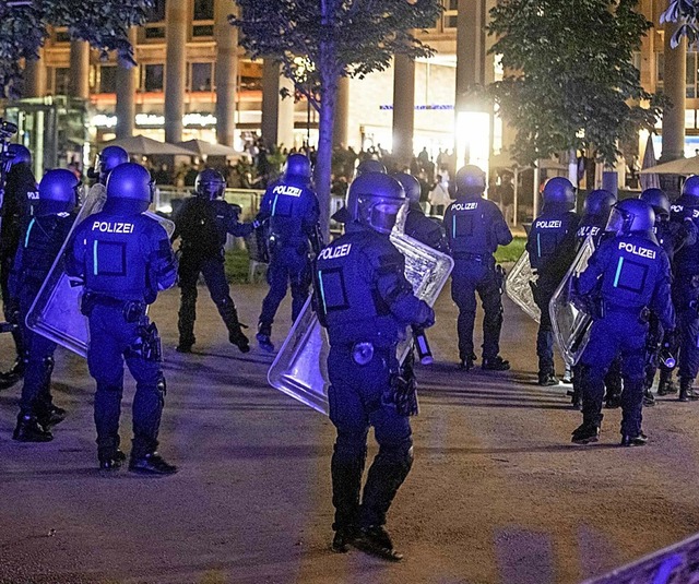 Der Polizeieinsatz in Stuttgart  | Foto: Simon Adomat (dpa)