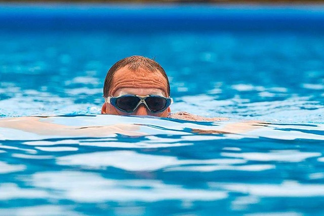 Schwimmer im Wasser  | Foto: Uwe Anspach