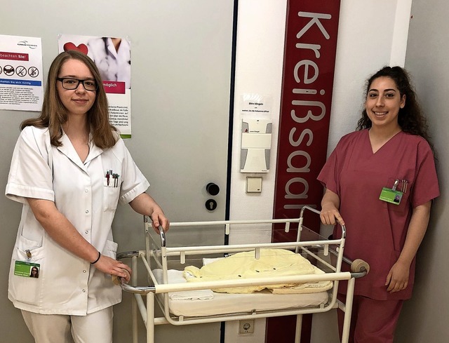 Severine Streit (links) und Francesca ...menschlerinnen am Klinikum Hochrhein.  | Foto: Duygu-D'Souza, Susann