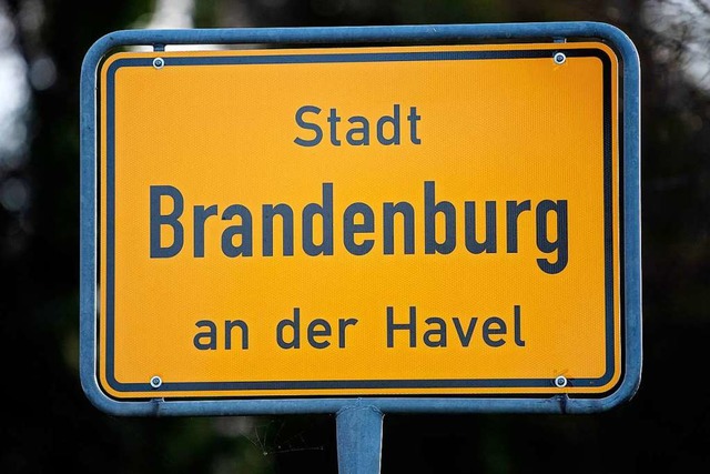 Unter anderem in der Stadt Brandenburg...m Dienstagmorgen Durchsuchungen geben.  | Foto: Monika Skolimowska (dpa)