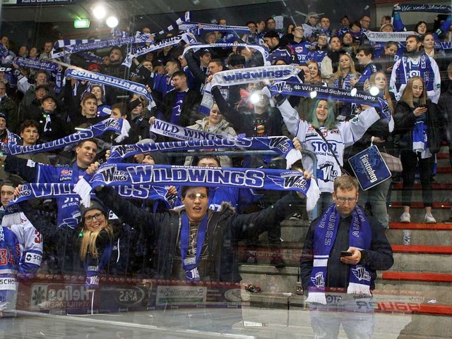 Die Schwenninger Fans mssen sich noch...en. Dauerkarten gibt es erstmal nicht.  | Foto: Dieter Reinhardt