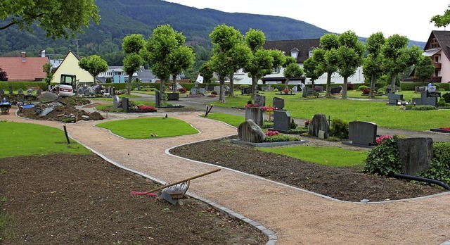 Platz fr mehr als 200  Grber wird derzeit auf dem Wehrer Friedhof geschaffen.  | Foto: Hansjrg Bader