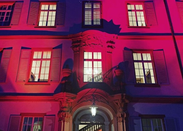 Bei der Night of light erstrahlte auch das Schloss Beuggen fr eine Stunde rot.   | Foto: Sma Maier