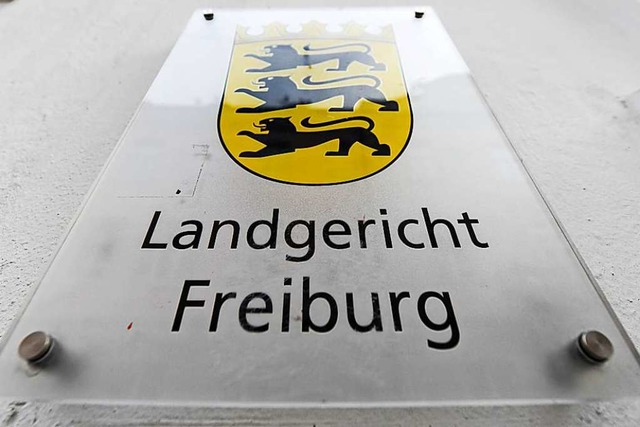 Am Freiburger Landgericht wird gerade ... soll, dass sie seither im Koma liegt.  | Foto: Patrick Seeger (dpa)