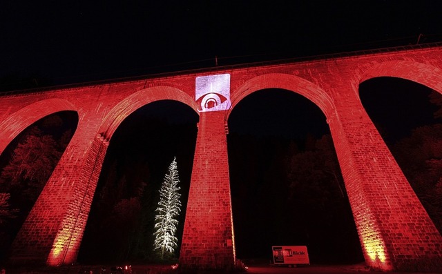 Rot angestrahlt das Ravenna-Viadukt.   | Foto: Bchle Event